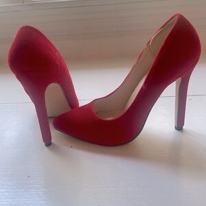 Red velvet pump heel shoe size 5.5 new without tags